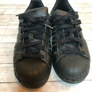 Adidas superstar kids sneakers(size 6)